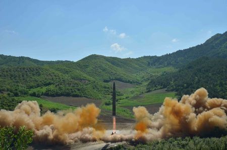 Tên lửa đạn đạo xuyên lục địa Hwasong-14 của Triều Tiên rời bệ phóng hôm 4/7