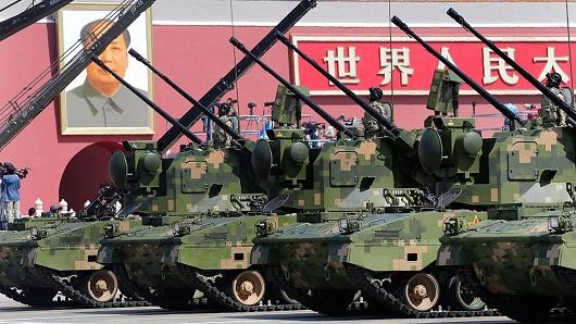 Pháo phòng tại một cuộc diễu hành quân sự  kỷ niệm 70 năm ngày kết thúc Chiến tranh Thế giới thứ 2, tại Bắc Kinh, Trung Quốc.