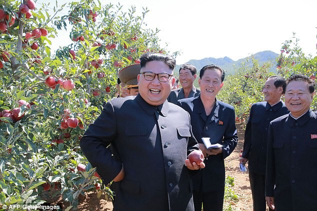 Ông Kim Jong - un cho biết Tổng thống Mỹ sẽ phải trả giá đắt vì những đe dọa đối với Triều Tiên (Ảnh: Daily Mail)