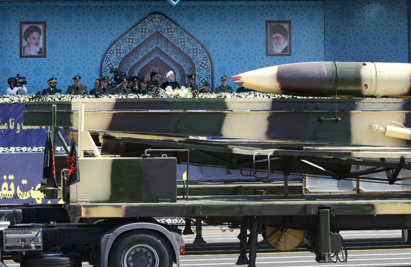 Tên lửa Khorramshahr được trưng bày trong một cuộc diễu binh