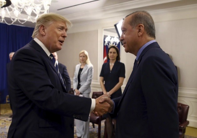 Tổng thống Mỹ Trump bắt tay Tổng thống Thổ Nhĩ Kỳ President trước một cuộc họp ở New York hồi tháng 9