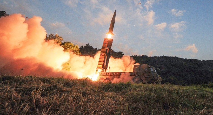 Quân đội Hàn Quốc bắn tên lửa Hyunmoo