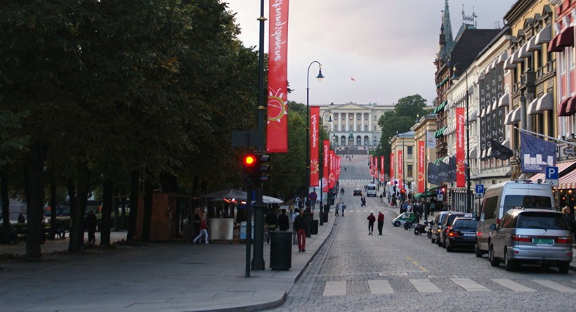 Con phố Karl Johans Gate ở Oslo, Na Uy