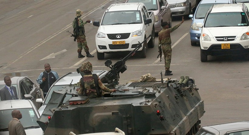 Quân đội Zimbabwe tuần tra tại Harare