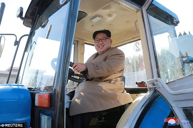 Lãnh đạo Kim Jong Un dường như rất vui vẻ sau tay lái 