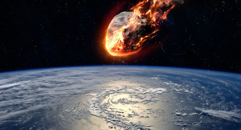 Một thiên thạch sắp rơi vào khí quyển của Trái đất