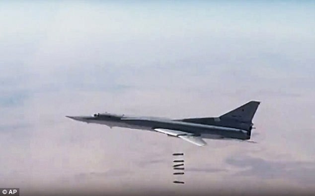 Máy bay thả bom của Nga tấn công khủng bố tại Euphrates