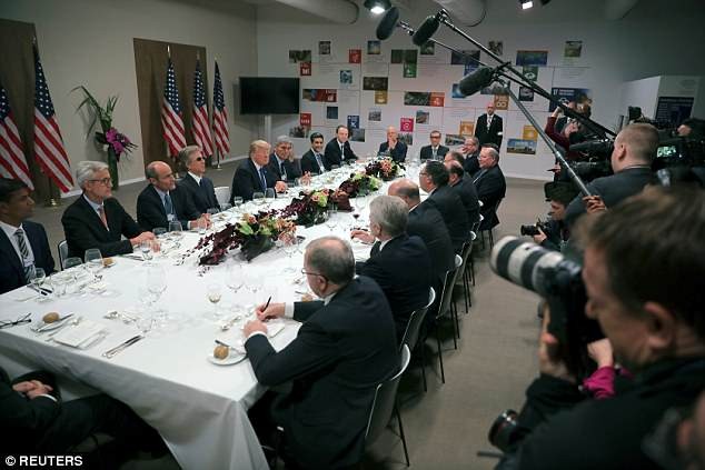 Tổng thống Trump dự bữa tối với các doanh nhân, CEO tại Davos, Thụy Sĩ ngày 25/1
