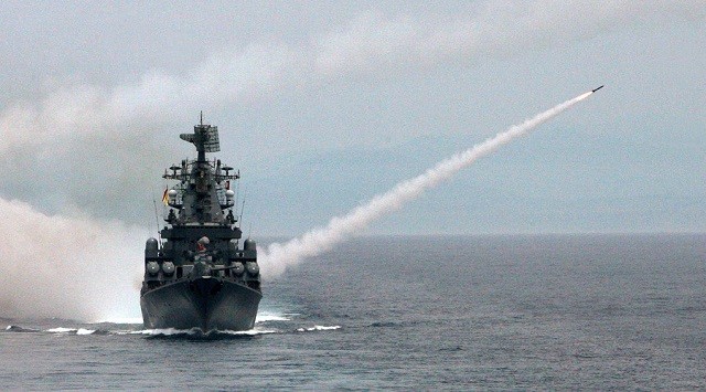 Hải quân Nga bắn tên lửa