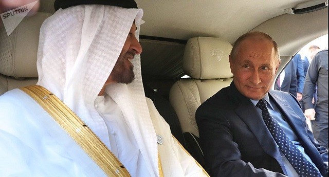 Tổng thống Putin khoe limosine mới tinh của mình với Hoàng thái tử Abu Dhabi
