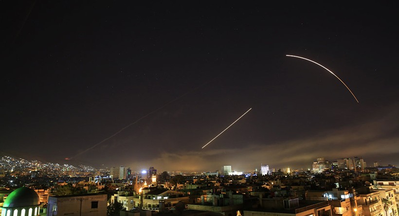 Những vệt tên lửa trên bầu trời Syria trong đợt tấn công của liên minh do Mỹ đứng đầu ngày 14/4
