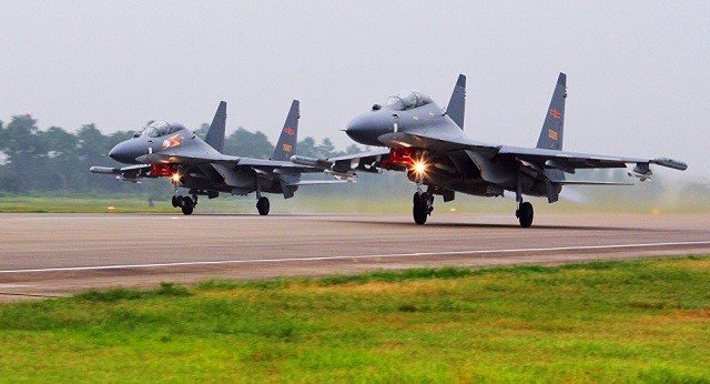 Hai chiến đấu cơ Su-30 của Trung Quốc
