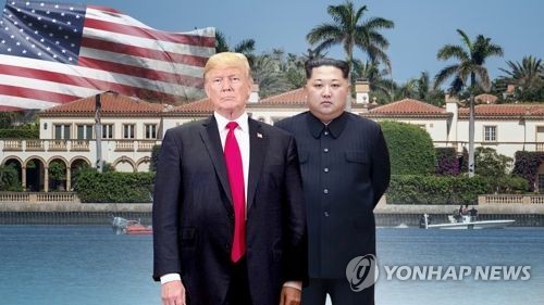 Tổng thống Mỹ Donald Trump (trái) và lãnh đạo Triều Tiên Kim Jong-un