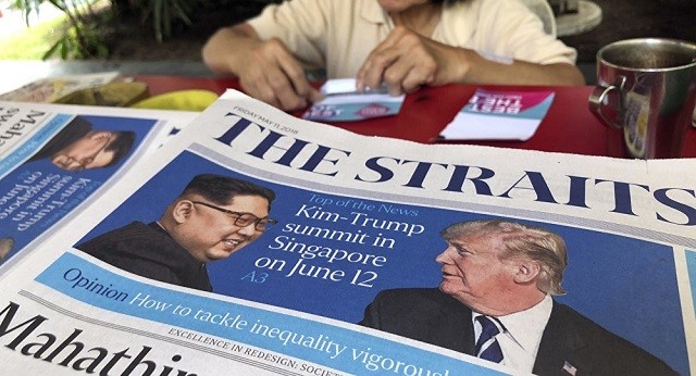 Hình ảnh ông Kim Jong-un và ông Donald Trump trên báo
