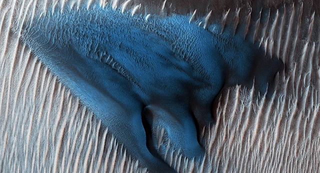 NASA công bố hình ảnh đụn cát xanh bất thường trên Hành tinh Đỏ