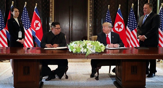 Lãnh đạo Triều Tiên Kim Jong-un và Tổng thống Mỹ Donald Trump tại thượng đỉnh ở Singapore