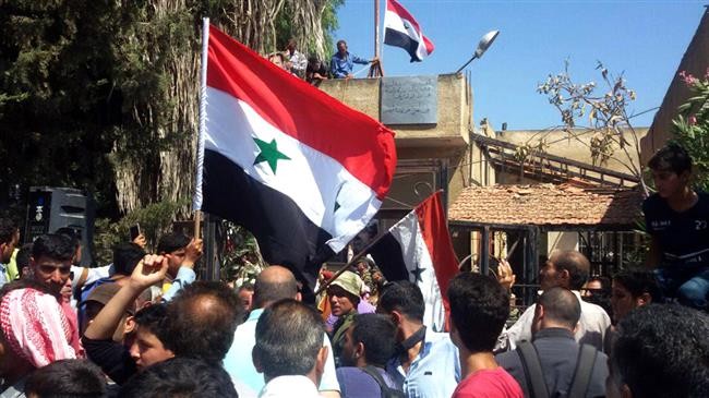 Quân đội Syria cắm cờ quốc gia tại thị trấn Tafas của Dara"a