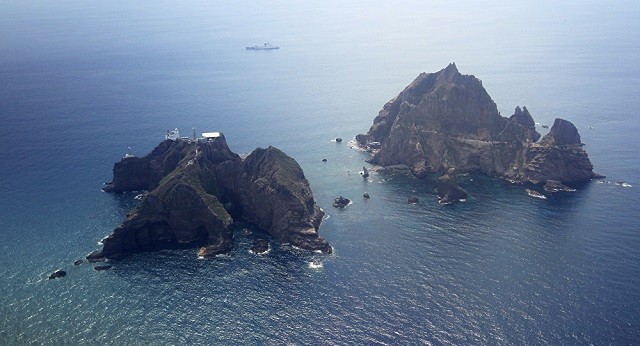 Nhóm đảo Nhật bản gọi là Takeshima và Hàn Quốc gọi là Dokdo