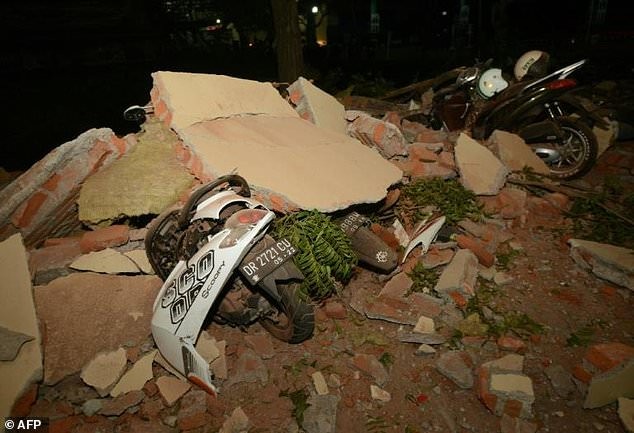 Động đất mạnh khiến nhiều ngôi nhà bị phá hủy ở Indonesia