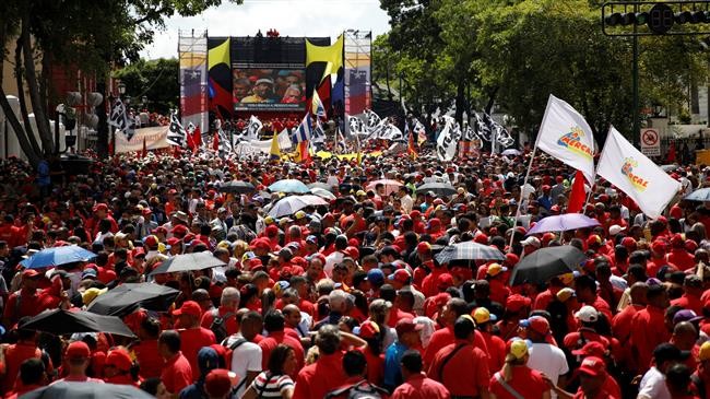 Đông đảo người Venezuela xuống đường sau khi Tổng thống bị ám sát hụt