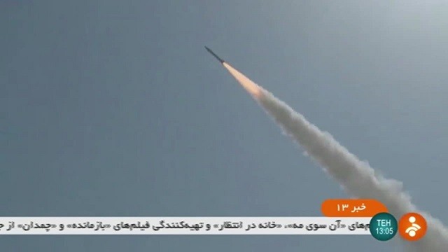 Iran khoe tên lửa Fateh Mobin mới