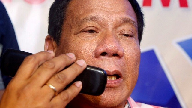 Tổng thống Philippines Rodrgo Duterte không muốn dùng điện thoại thông minh