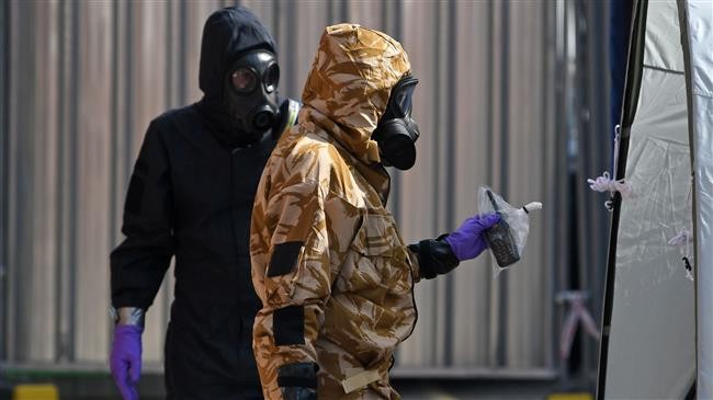 Các điều tra viên làm việc tại nơi xảy ra vụ hạ độc ở Amesbury, Anh