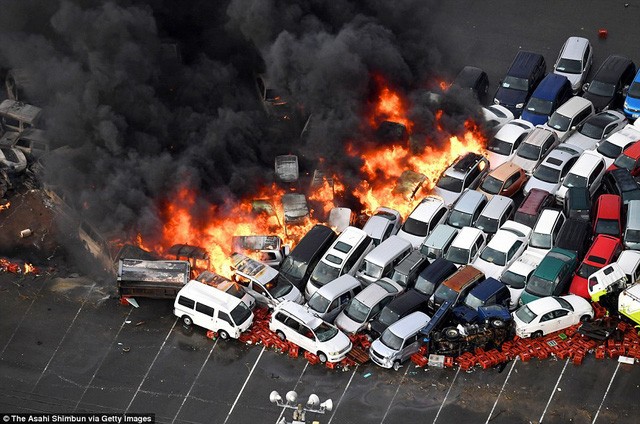 Nhật Bản: 100 xe hơi bốc cháy ngùn ngụt trong bão Jebi