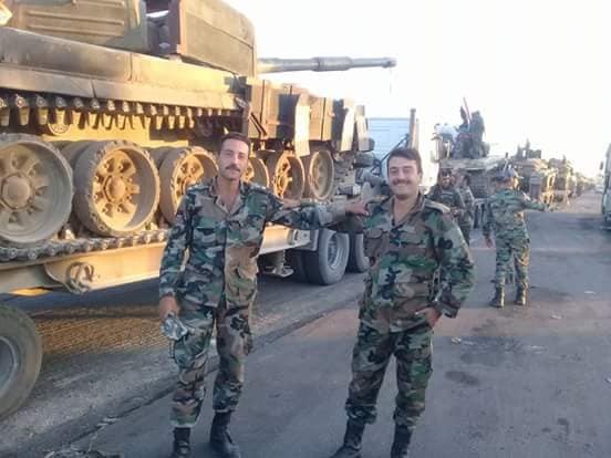 Đoàn xe quân sự và binh lính quân đội Syria đang được đưa về Idlib