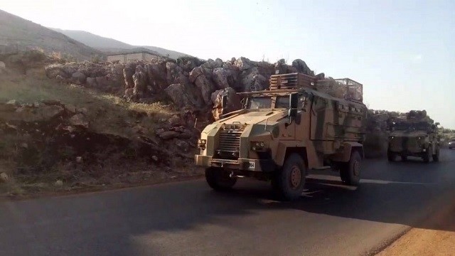 Đoàn xe quân sự hùng hậu của Thổ Nhĩ Kỳ hướng về tây bắc Syria