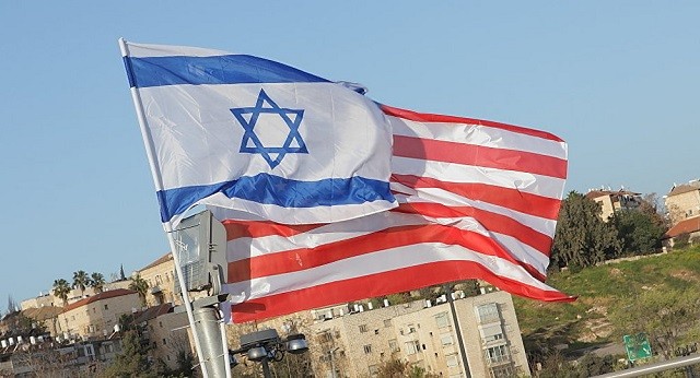 Quốc kỳ Israel và Mỹ (phải)
