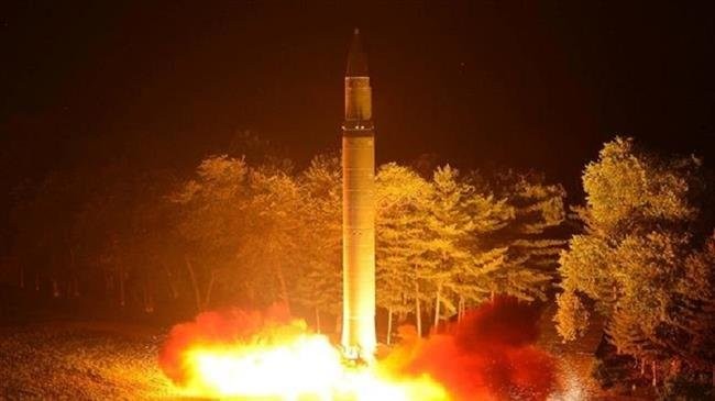 Tên lửa đạn đạo Hwasong-14 của Triều Tiên. Ảnh: KCNA