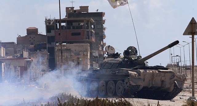 Xe tăng của quân đội Syria trong một cuộc xung đột với phiến quân