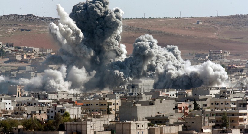 Hình ảnh từ một vụ tấn công của liên minh do Mỹ đứng đầu tại Syria