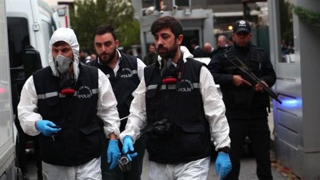 Các điều tra viên Thổ Nhĩ Kỳ thực hiện nhiệm vụ điều tra 