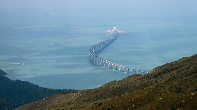 Trung Quốc khai trương cây cầu vượt biển dài nhất thế giới