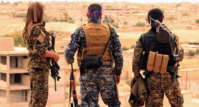  Các thành viên của Lực lượng Dân chủ Syria (SDF)