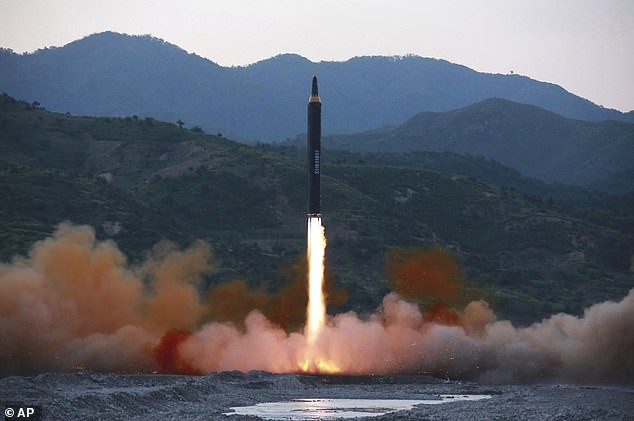 Tên lửa Hwasong-12 của Triều Tiên