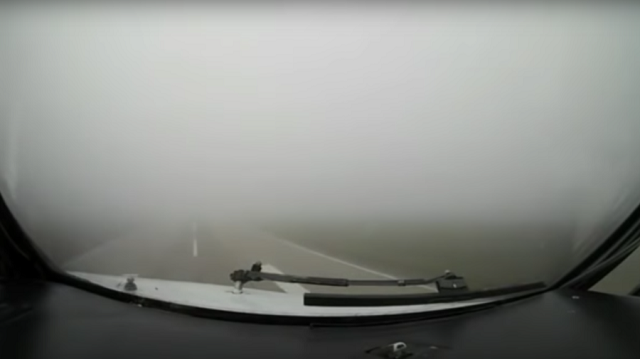 Máy bay Belarus hạ cánh trong làn sương mù dày đặc