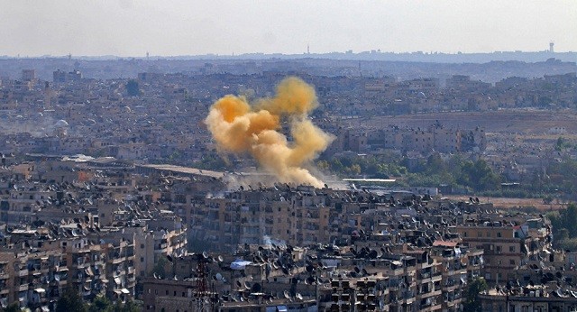 Khói bốc lên từ thành phố Aleppo sau một cuộc tấn công của phiến quân