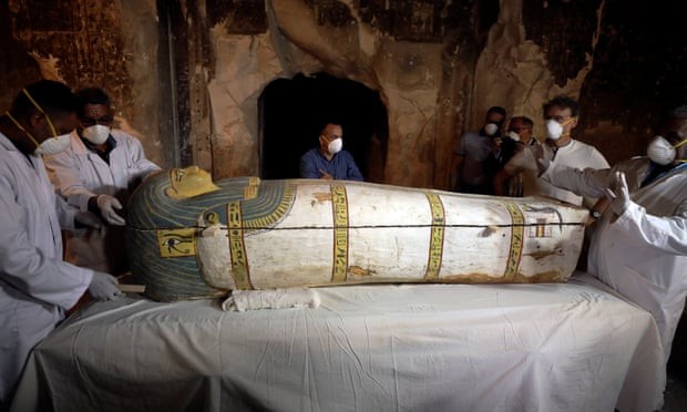 Ai Cập lần đầu tiên mở nắp quan tài chứa xác ướp phụ nữ 3.000 năm còn nguyên vẹn