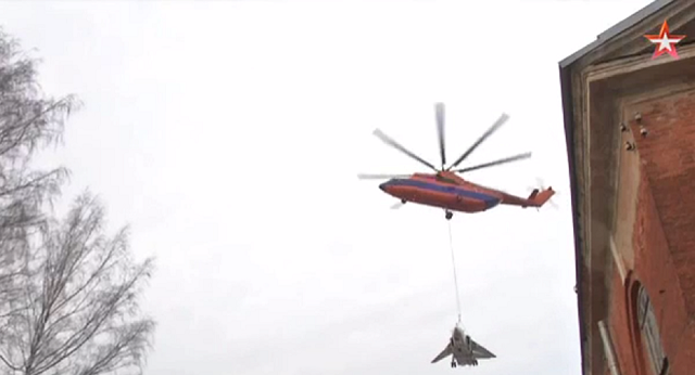 Trực thăng Mi-26 mang chiến đấu cơ Su-24