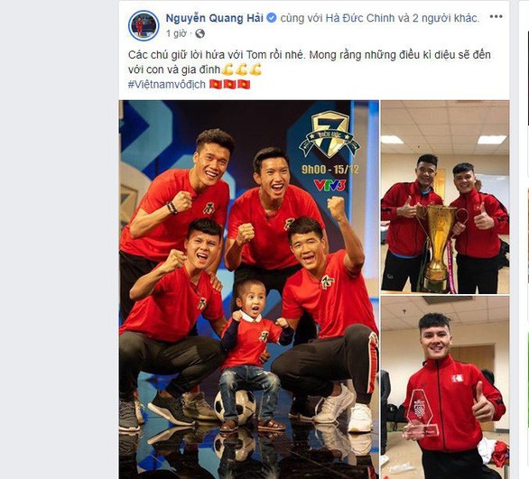 Quang Hải chia sẻ niềm vui với bé Tom sau trận chung kết lượt về
