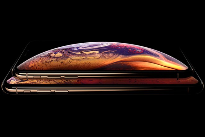 Dường như Apple cố tình che đi phần notch trên các đoạn quảng cáo về dòng iPhone mới. Ảnh: Phone Arena.