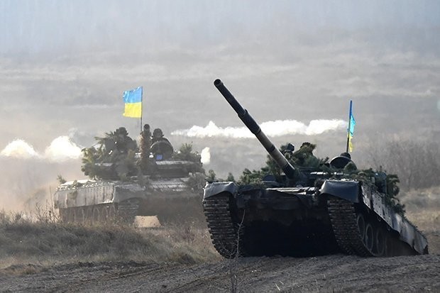 Ukraine đã đưa xe tăng đến phía đông nước mình (Ảnh: Getty)