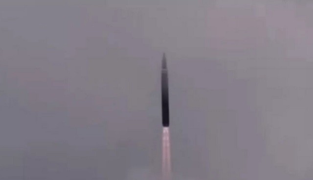 Tổng thống Putin ra lệnh phóng tên lửa Avangard xuyên thủng mọi hàng phòng thủ