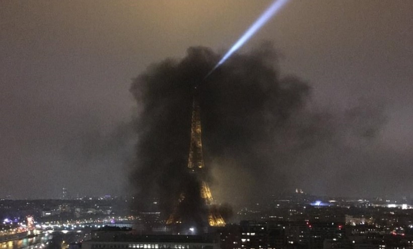 Pháp: Khói đen bao phủ tháp Eiffel