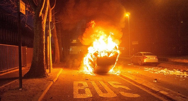 Nhiều xe hơi bị đốt tại Pháp trong đêm giao thừa