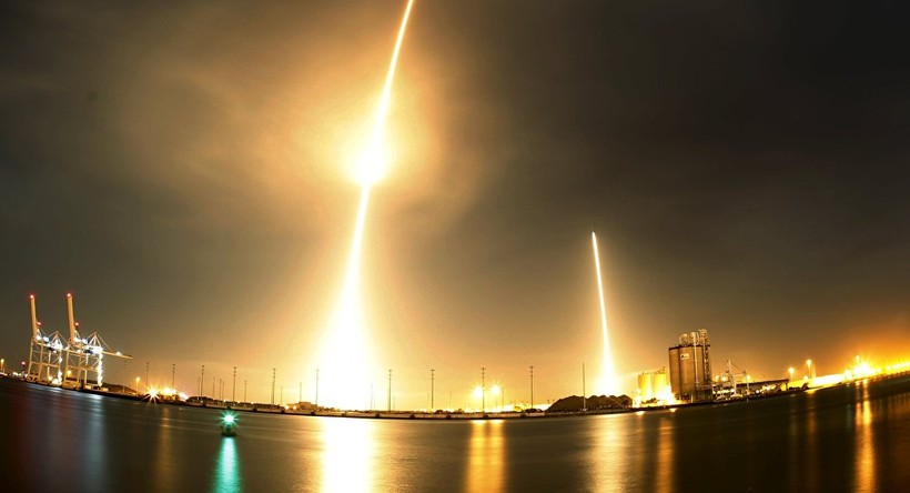 Tên lửa Falcon 9 mang theo vệ tinh bí mật đã được phóng lên