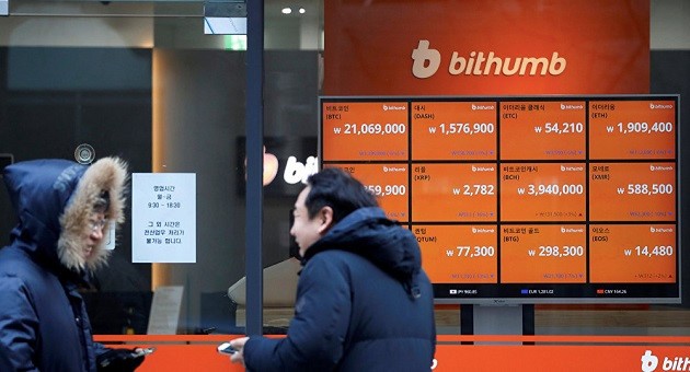 Bảng điện tử thể tỷ giá của một số loại tiền ảo ở Seoul, Hàn Quốc